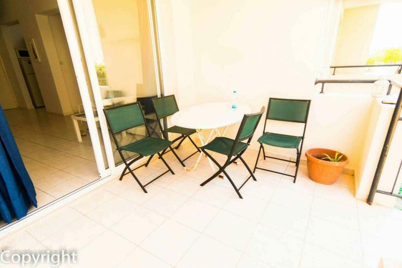 By The Sea Apartment Paphos Ngoại thất bức ảnh