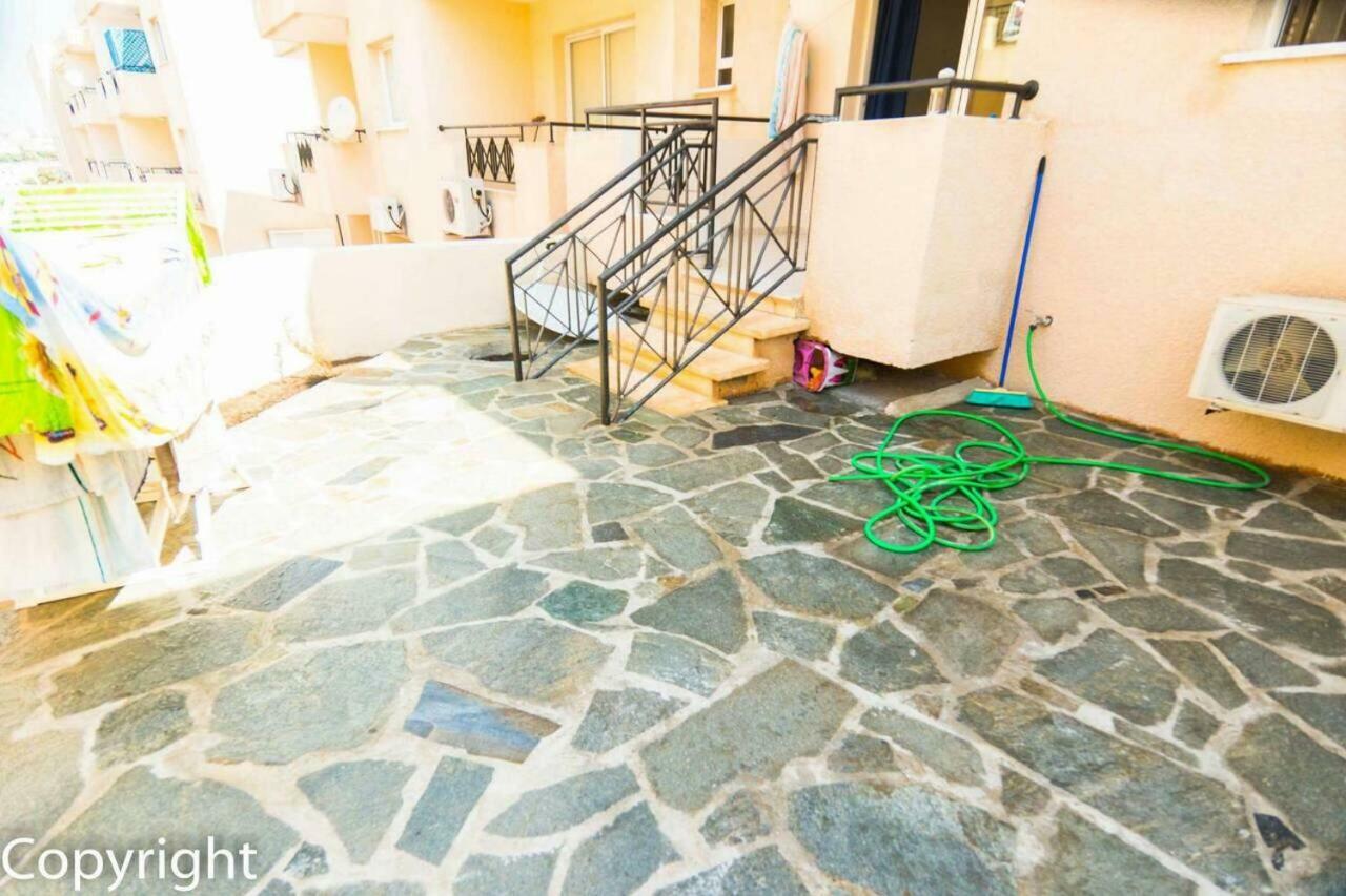 By The Sea Apartment Paphos Ngoại thất bức ảnh
