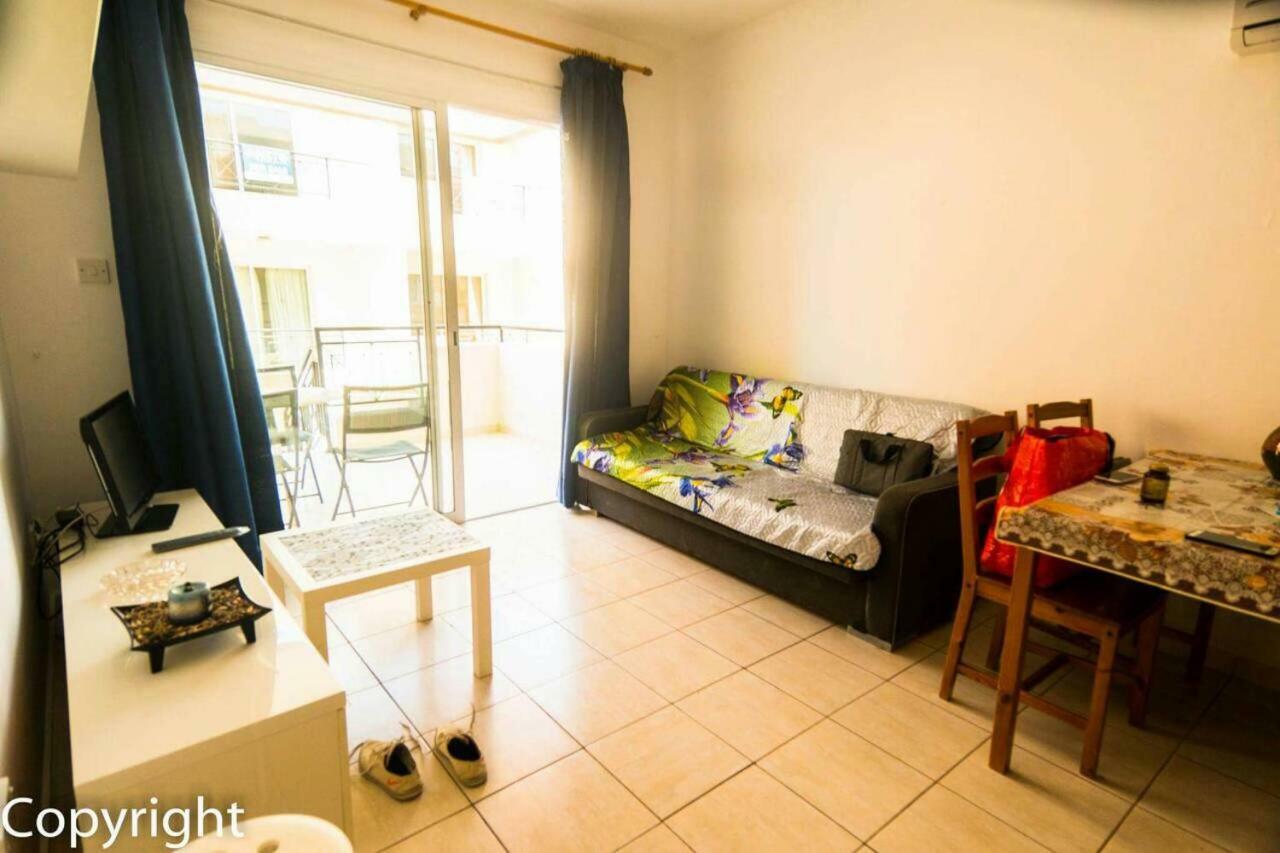 By The Sea Apartment Paphos Ngoại thất bức ảnh