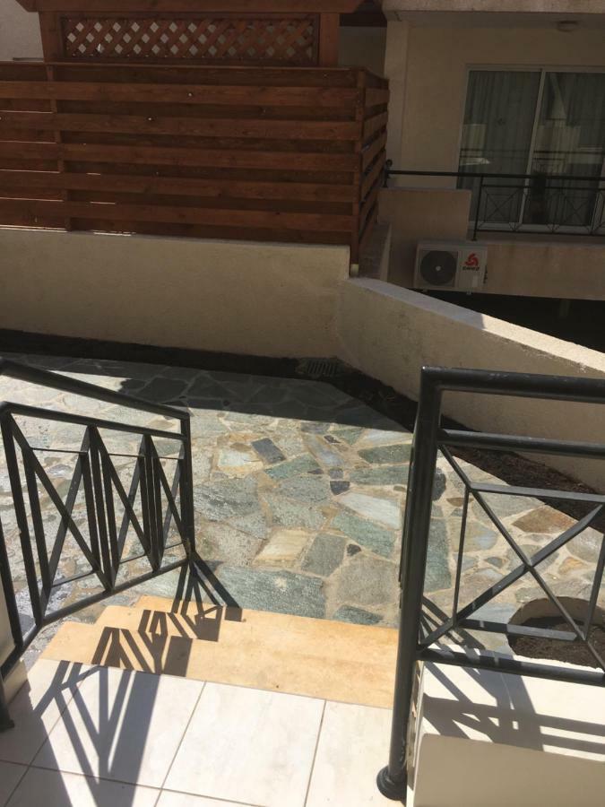 By The Sea Apartment Paphos Ngoại thất bức ảnh