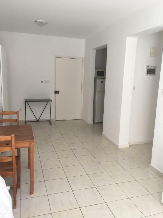 By The Sea Apartment Paphos Ngoại thất bức ảnh