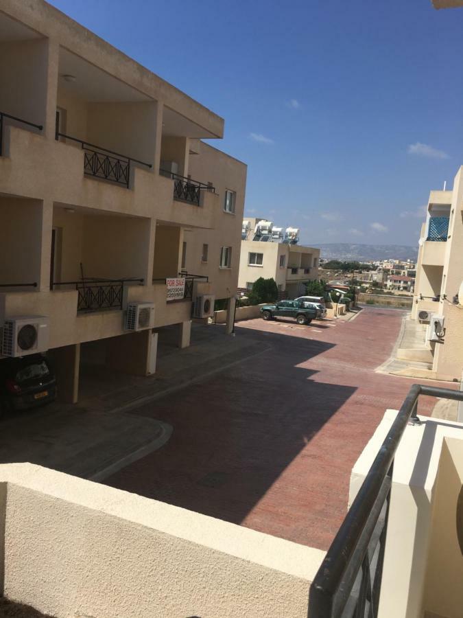By The Sea Apartment Paphos Ngoại thất bức ảnh