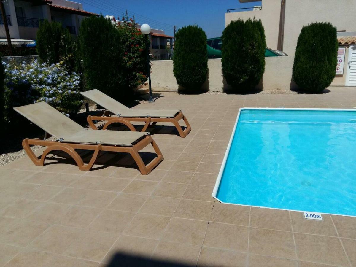 By The Sea Apartment Paphos Ngoại thất bức ảnh